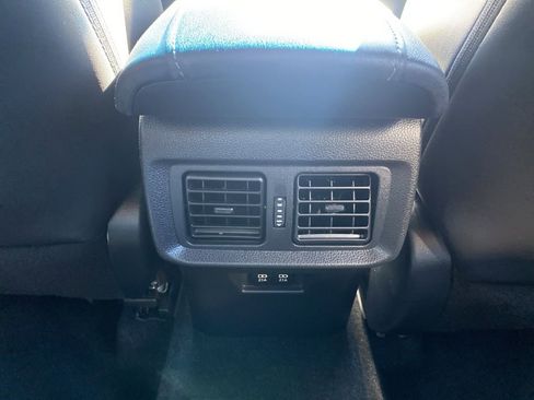 Used 2021 Toyota Venza XLE w/ Softex Package image 11