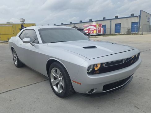 Used 2020 Dodge Challenger SXT w/ Driver Convenience Group RWD image 33