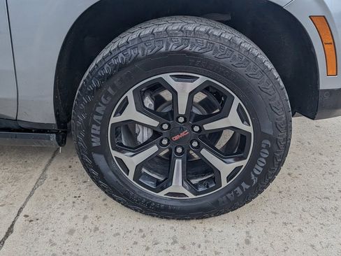 Used 2025 GMC Yukon AT4 w/ AT4 Premium Package image 17