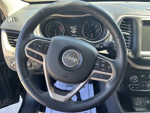Used 2017 Jeep Cherokee High Altitude w/ Luxury Group FWD image 12
