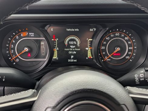 Used 2025 Jeep Wrangler Unlimited Rubicon w/ Convenience Group AWD/4WD image 18