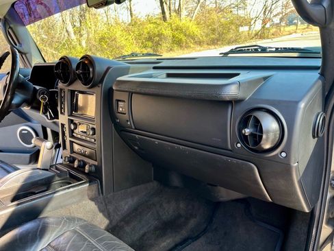 Used 2005 HUMMER H2 Luxury w/ Preferred Equipment Group image 17