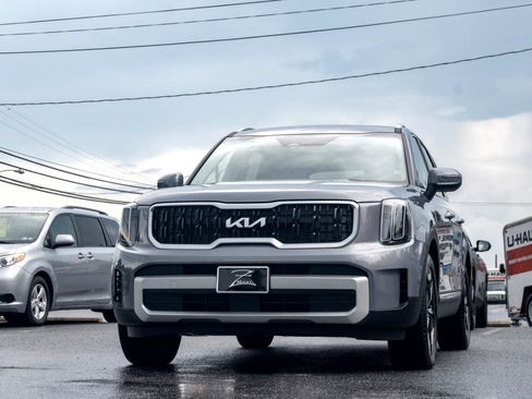 Used 2024 Kia Telluride EX w/ EX Captain's Chair Package image 6