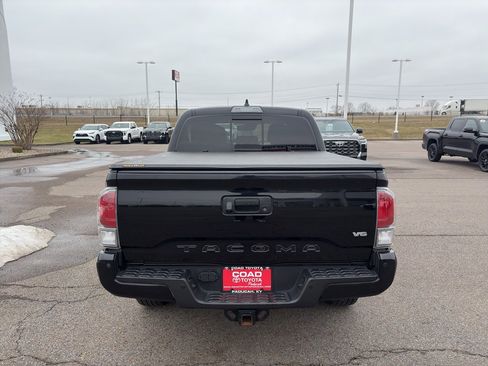 Used 2020 Toyota Tacoma TRD Sport w/ TRD Premium Sport Package image 4