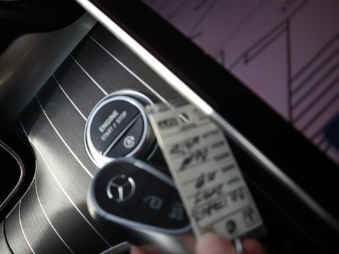 Used 2024 Mercedes-Benz C 300 Sedan image 9