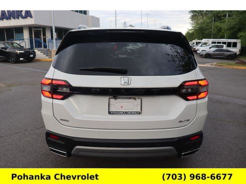 Used 2023 Honda Pilot Elite image 6