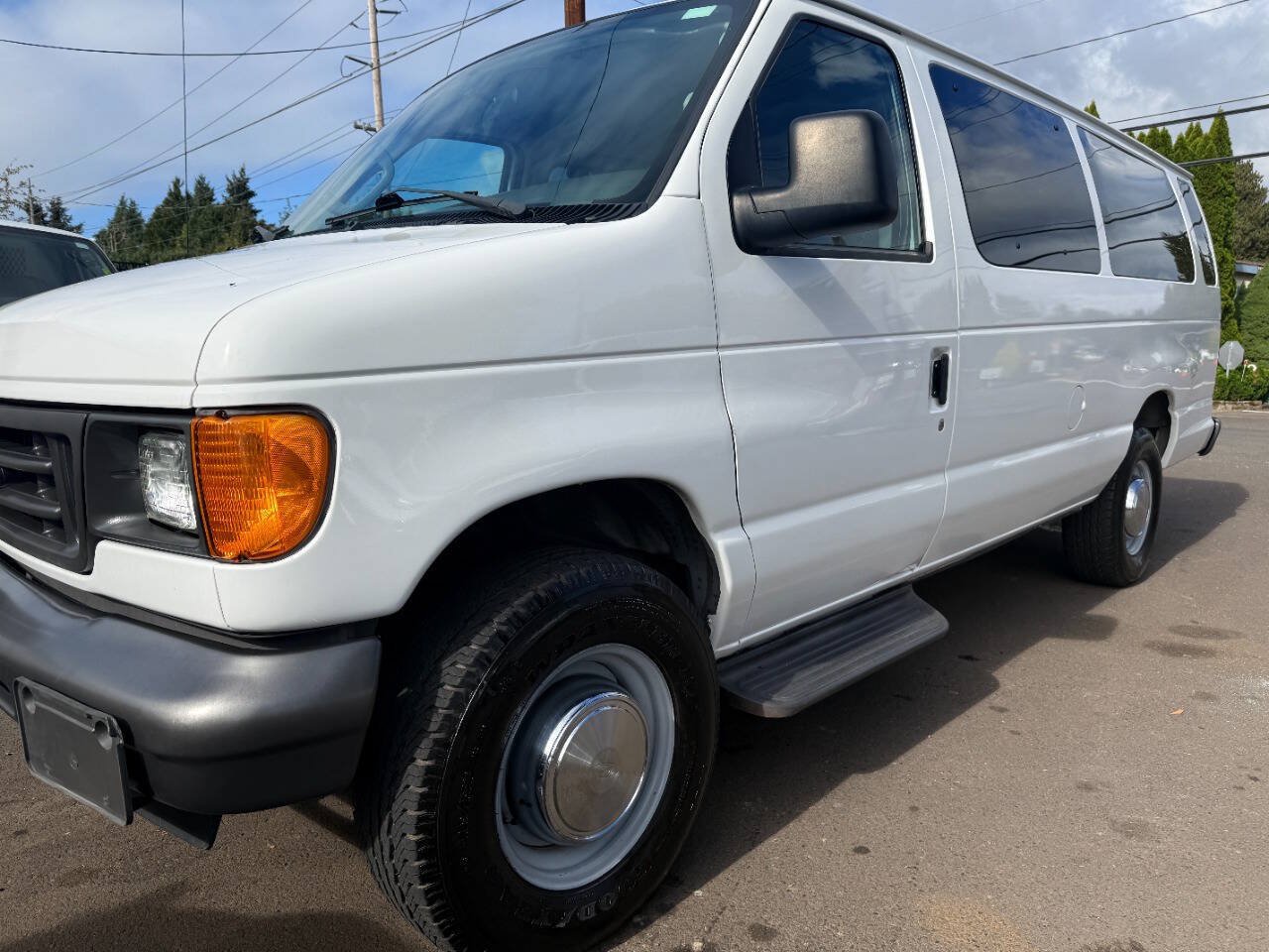 Used 2006 Ford E-350 and Econoline 350 XL RWD image 11