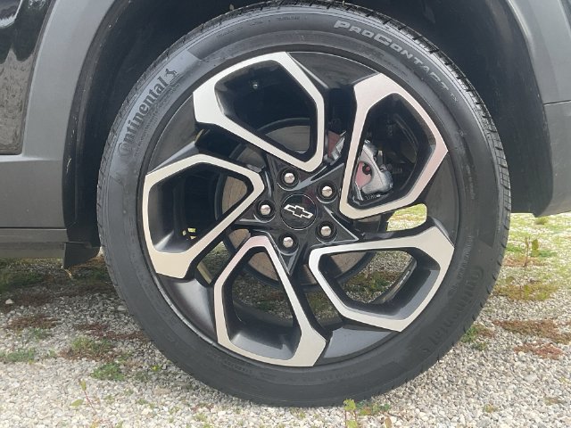 Certified 2025 Chevrolet Trax RS w/ Sunroof Package FWD image 34