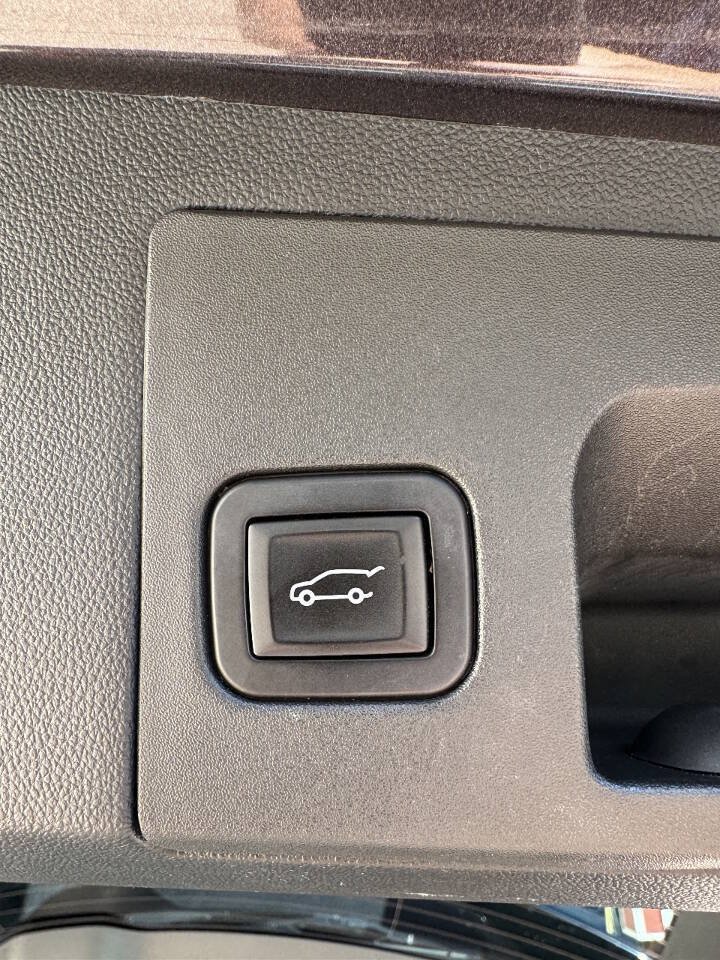 Used 2017 Cadillac XT5 Luxury w/ Driver Awareness Package FWD image 15