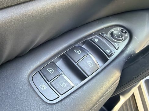 Used 2021 Nissan Armada SV w/ SV Appearance Package RWD image 26