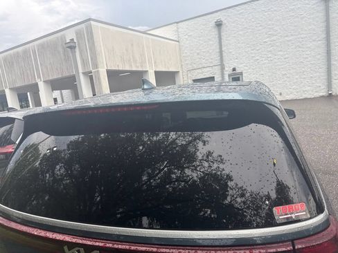 Used 2022 Kia Carnival EX FWD image 9