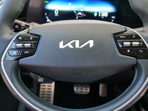 Certified 2023 Kia Niro Wave w/ Wave Preserve Package FWD image 25