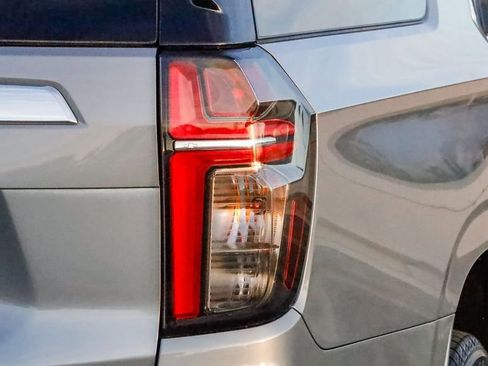 Used 2024 Chevrolet Suburban LT image 9