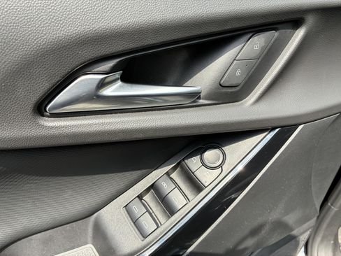 Used 2025 Chevrolet Equinox LT FWD image 23