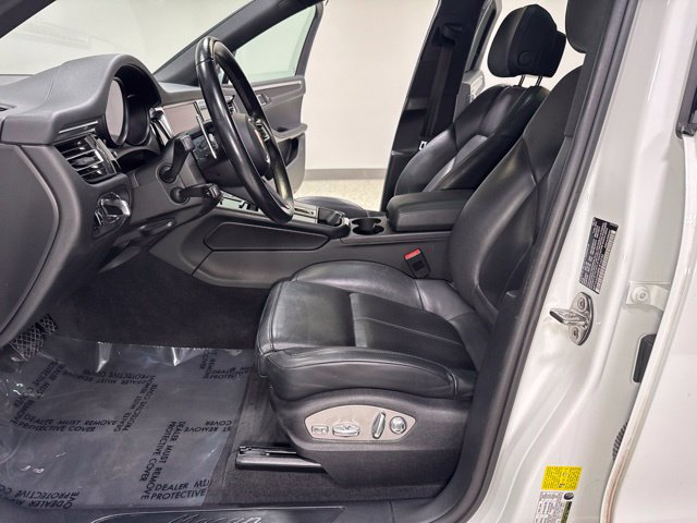 Used 2024 Porsche Macan w/ Premium Plus Package AWD/4WD image 15