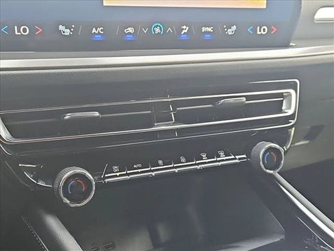 Used 2026 Chevrolet Traverse LT FWD image 15