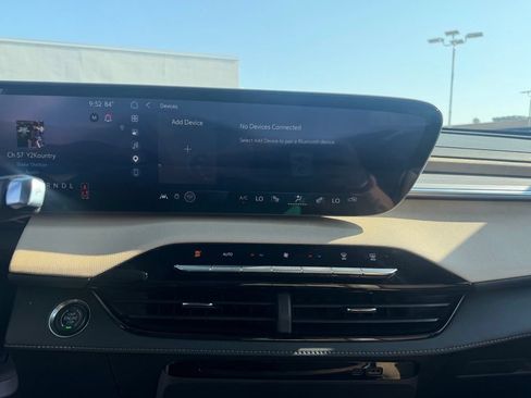 Used 2025 Buick Enclave Preferred w/ Power Package FWD image 35