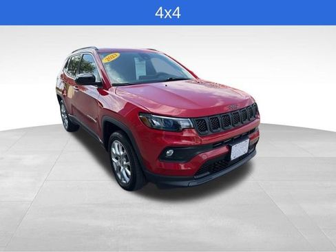 Used 2023 Jeep Compass Latitude AWD/4WD image 7