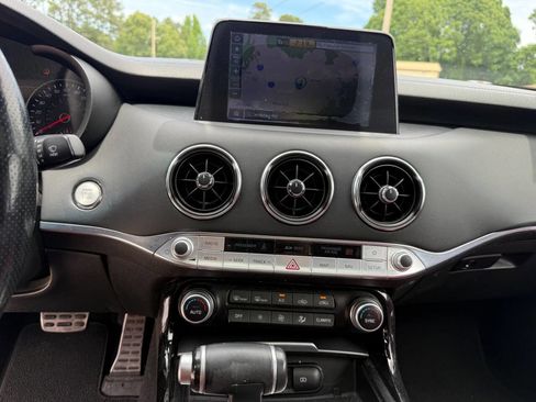 Used 2018 Kia Stinger GT1 RWD image 13