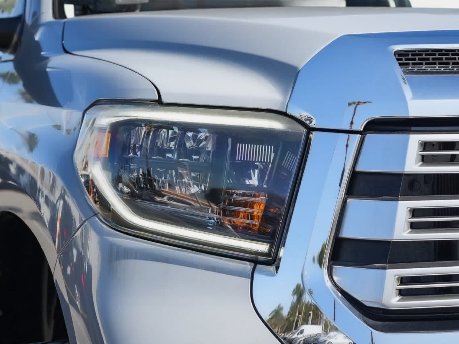 Used 2020 Toyota Tundra Limited w/ Limited Premium Package AWD/4WD image 4
