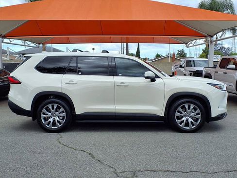 Certified 2024 Toyota Grand Highlander FWD image 3