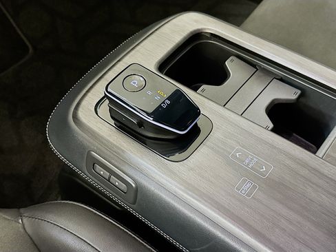 Used 2024 Nissan Ariya AWD image 25