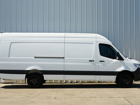Used 2024 Mercedes-Benz Sprinter 3500 image 38