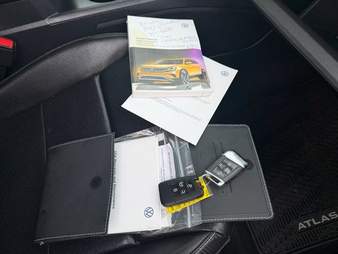 Used 2021 Volkswagen Atlas Cross Sport SE w/ Panoramic Sunroof Package image 26