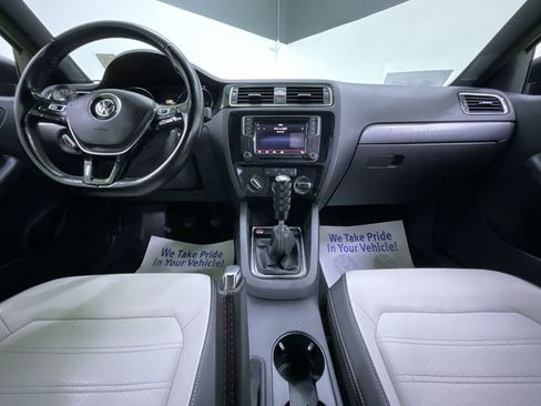 Used 2016 Volkswagen Jetta Sport image 18