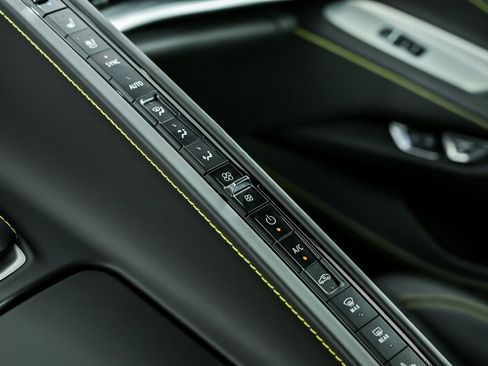 Used 2021 Chevrolet Corvette Stingray 3LT w/ Z51 Performance Package image 39