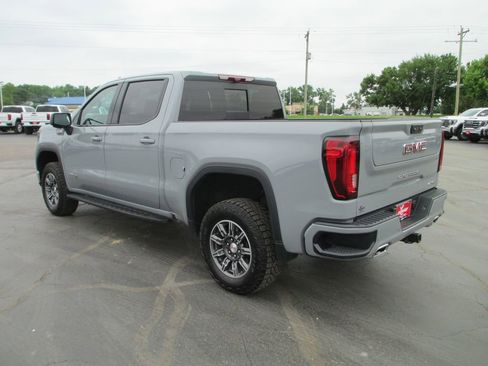 Used 2024 GMC Sierra 1500 AT4 w/ Technology Package AWD/4WD image 8