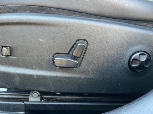 Used 2015 Chrysler 300 C Platinum image 12