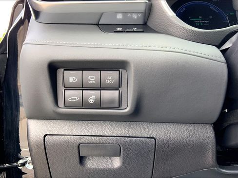Used 2026 Toyota Highlander Platinum AWD/4WD image 33