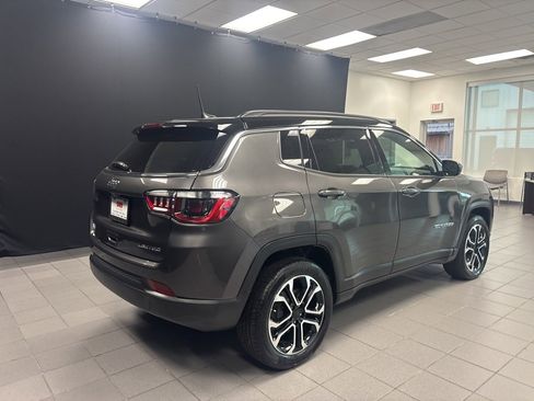 Used 2024 Jeep Compass Limited image 3