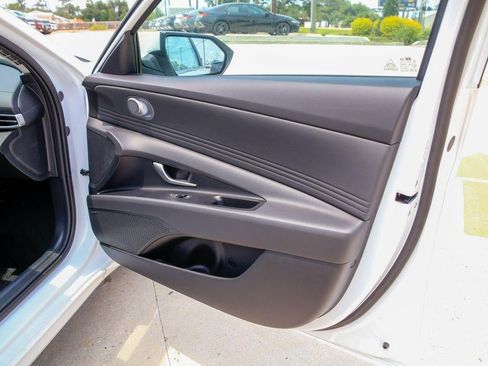 New 2026 Hyundai Elantra Limited FWD image 13