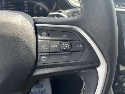 Used 2023 Jeep Grand Cherokee L Laredo AWD/4WD image 13
