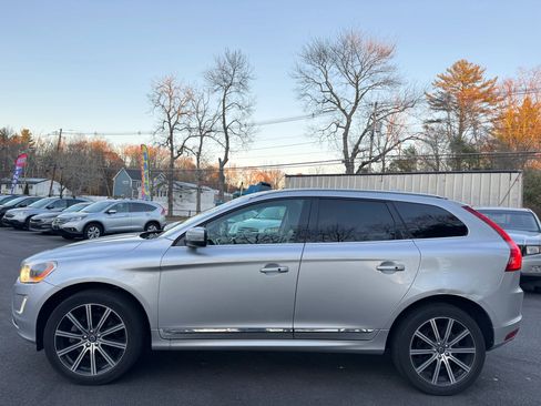 Used 2017 Volvo XC60 T6 Inscription w/ Climate Package image 8
