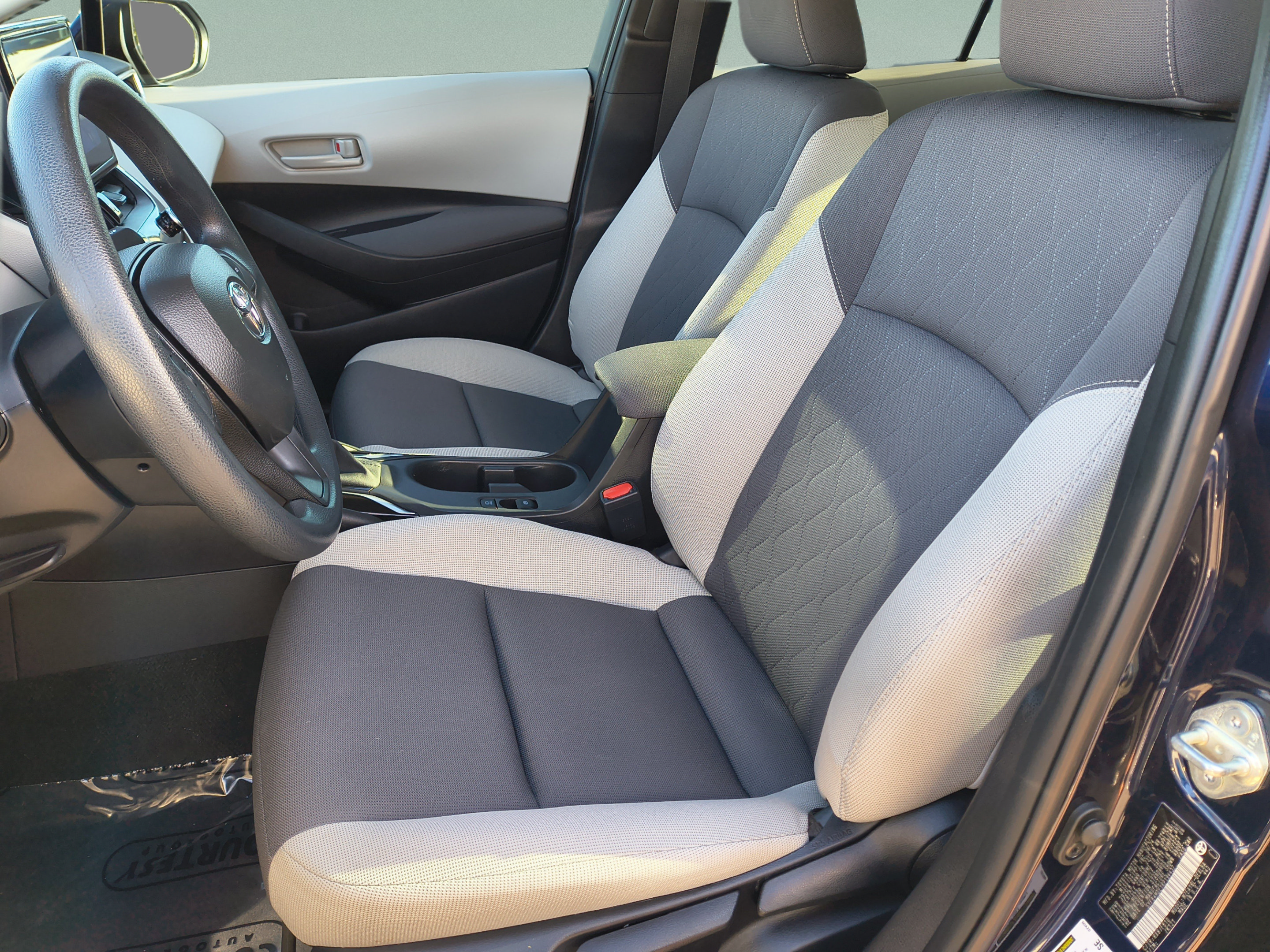 Used 2024 Toyota Corolla LE FWD image 18