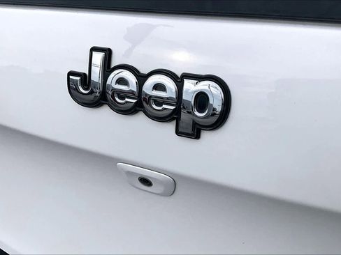 Used 2016 Jeep Cherokee Sport image 30