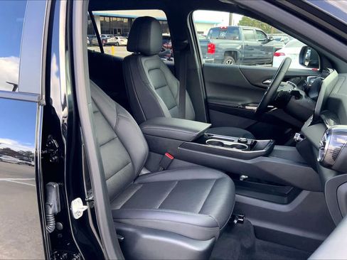 Certified 2026 Chevrolet Equinox LT w/ Convenience Package II image 9