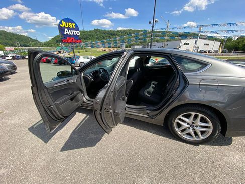 Used 2016 Ford Fusion SE FWD image 15