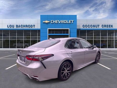 Used 2024 Toyota Camry SE FWD image 8