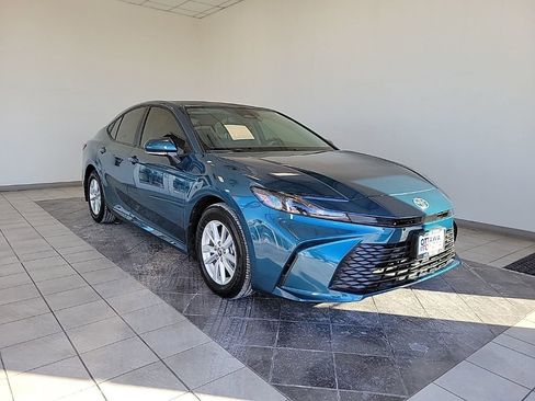 Used 2026 Toyota Camry LE w/ Convenience Package image 1