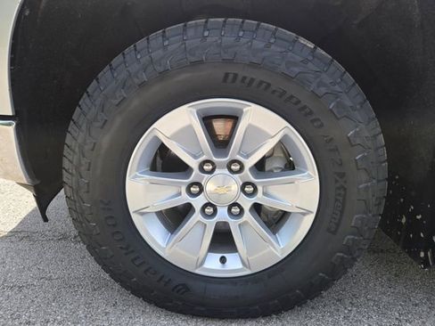 Used 2022 Chevrolet Silverado 1500 LT w/ Safety Package AWD/4WD image 12