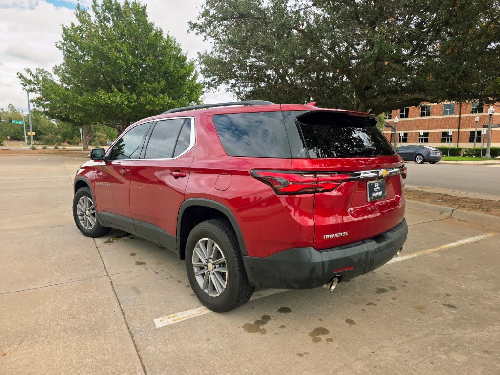 Used 2023 Chevrolet Traverse LT FWD image 13