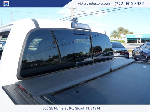 Used 2018 Toyota Tacoma SR5 RWD image 10