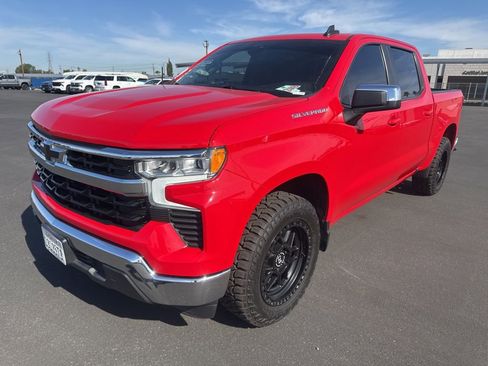 Used 2023 Chevrolet Silverado 1500 LT image 2