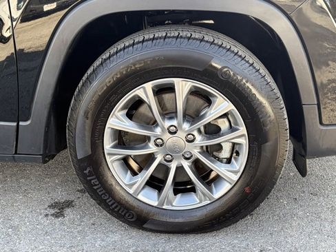 Used 2021 Jeep Cherokee Latitude Plus w/ Sun & Sound Group image 11