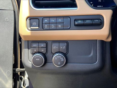 Used 2023 Chevrolet Tahoe Premier AWD/4WD image 36