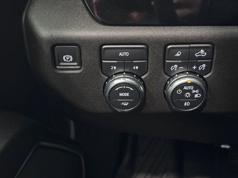 Certified 2025 GMC Sierra 1500 SLT AWD/4WD image 23